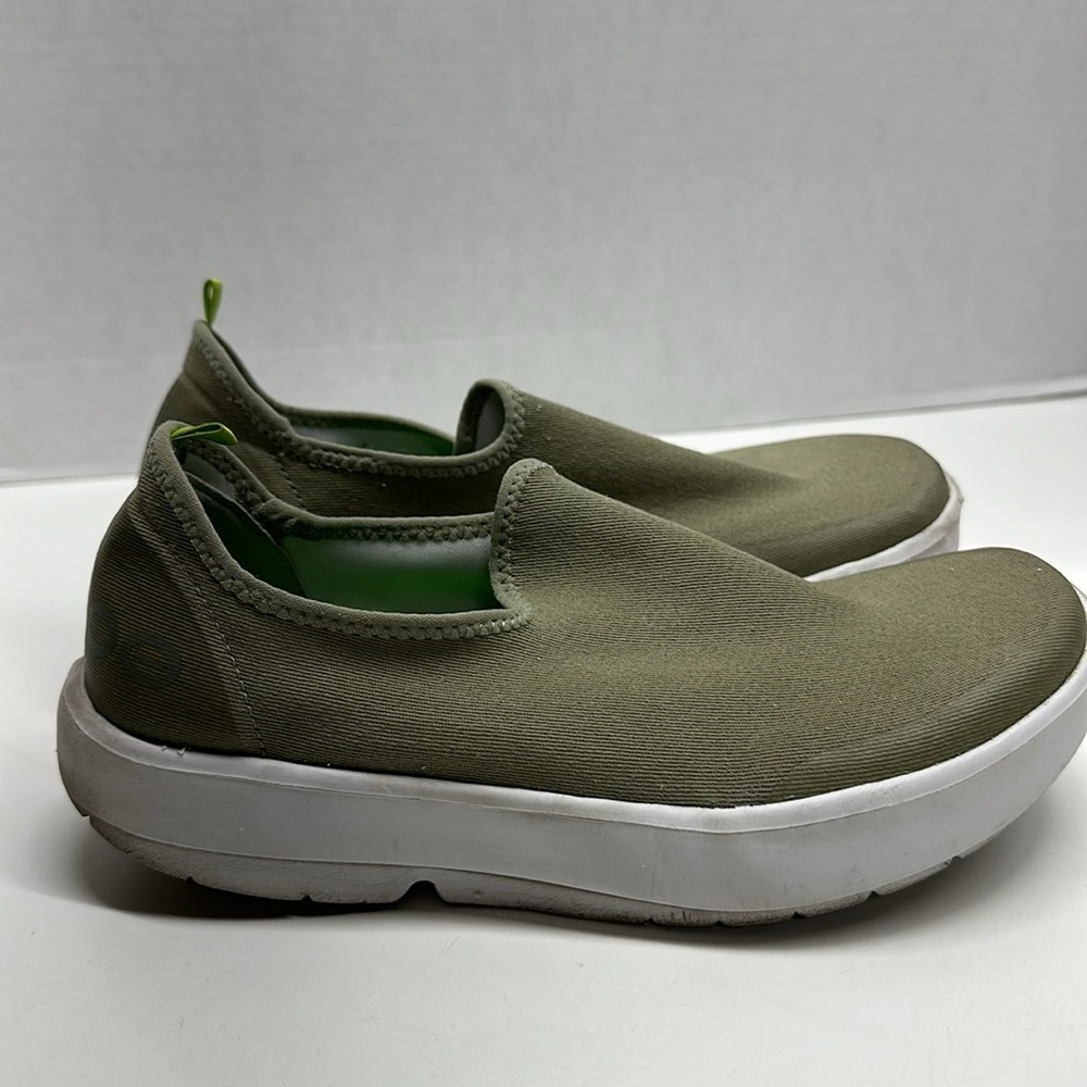 Oofos Oomg eeZee Slip On Sneaker Canvas Shoes Olive Green White Women's Size 8